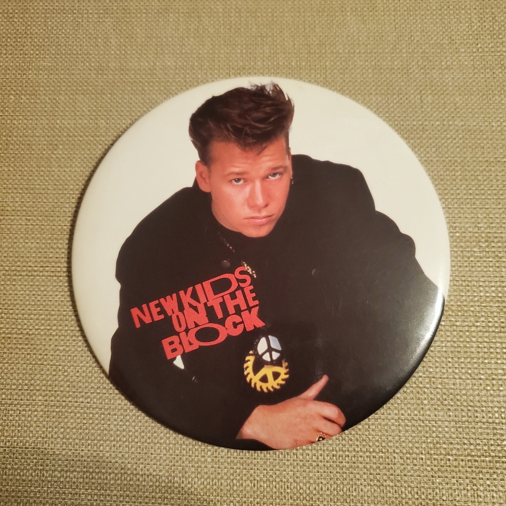 NKOTB 🎶 Donnie Wahlberg   Retro Button Pin from 1989 ..